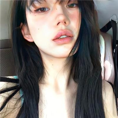 红鞋男子